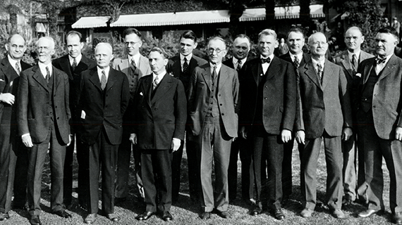 大都会水区的成员在科罗拉多河渡槽工程开始时摆姿势拍照, 1928